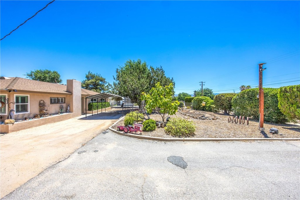 15212 El Centro Road Hesperia, CA 92345 - Photo 5 of 75