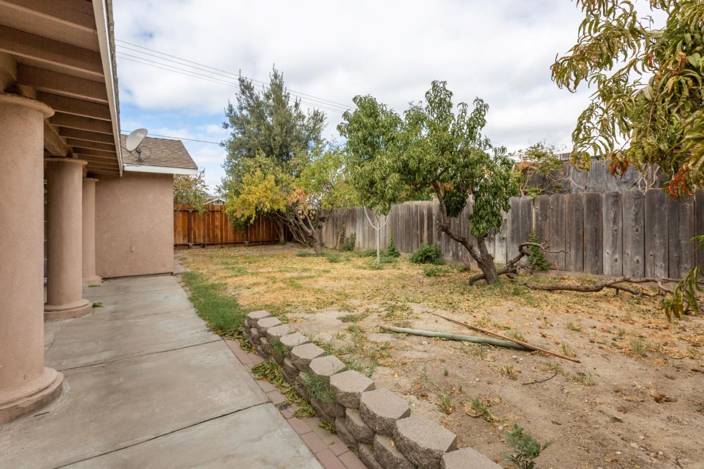 2085 Roth Court Turlock, CA 95380 - Photo 24 of 26 a view of a backyard of the house