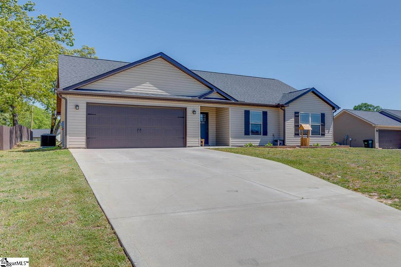 1625 Currys Lake Road Gray Court, SC 29645 - Photo 3 of 32