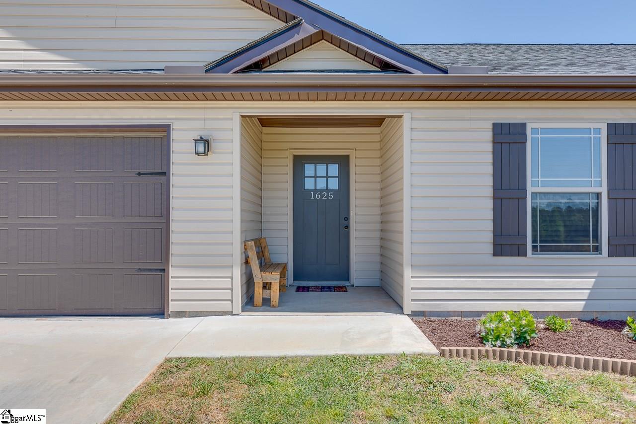 1625 Currys Lake Road Gray Court, SC 29645 - Photo 4 of 32