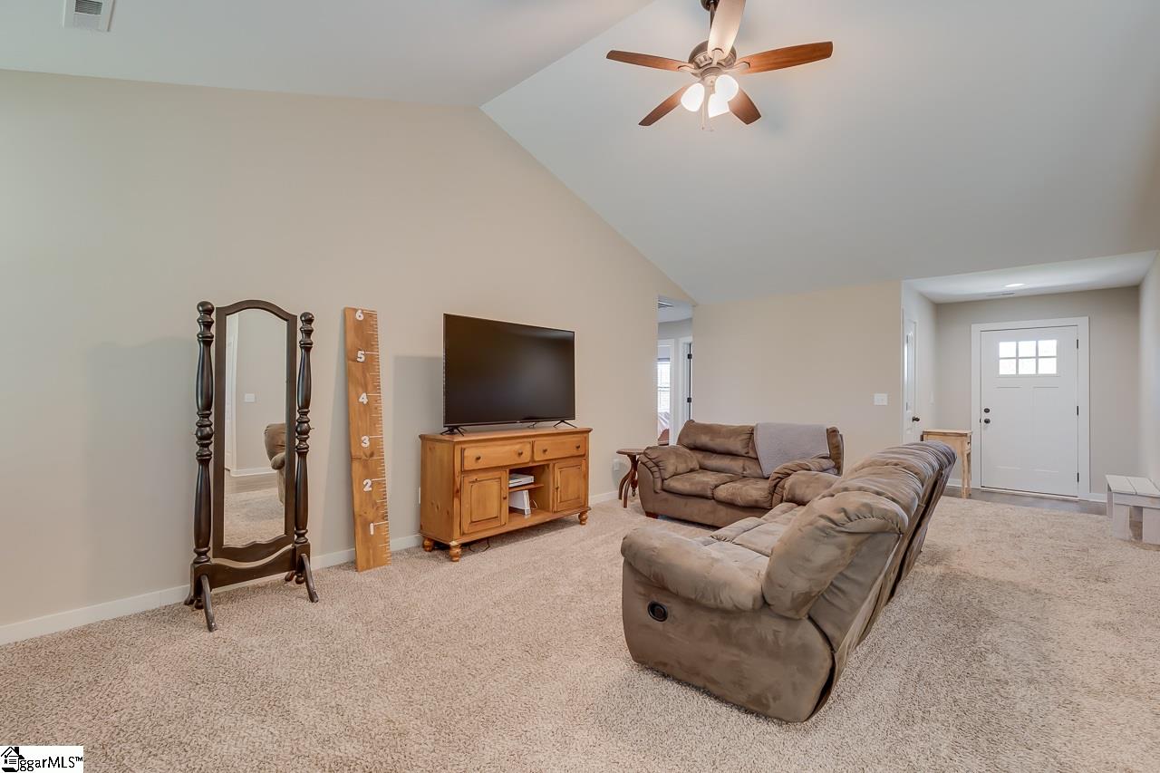 1625 Currys Lake Road Gray Court, SC 29645 - Photo 8 of 32