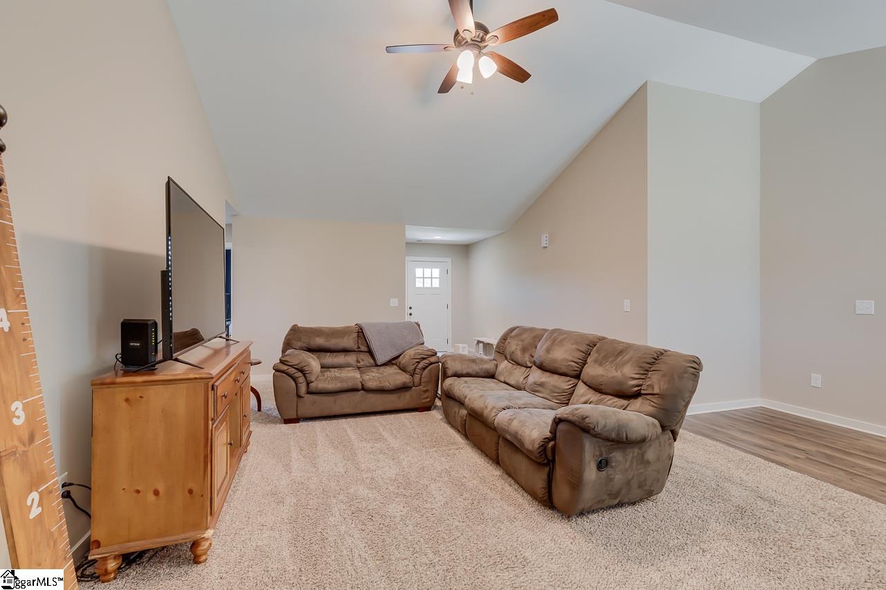 1625 Currys Lake Road Gray Court, SC 29645 - Photo 9 of 32