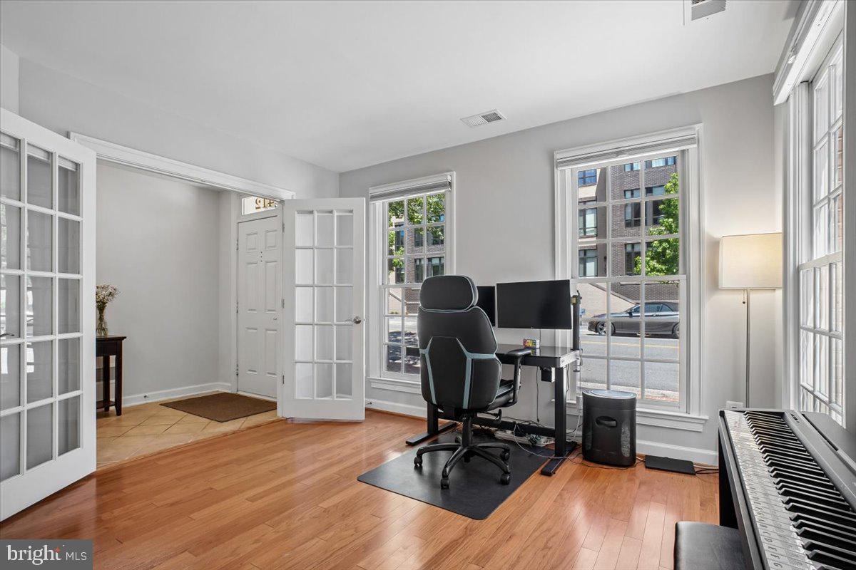 412 Pendleton Street Alexandria, VA 22314 - Photo 4 of 48 Bright and airy home office space.