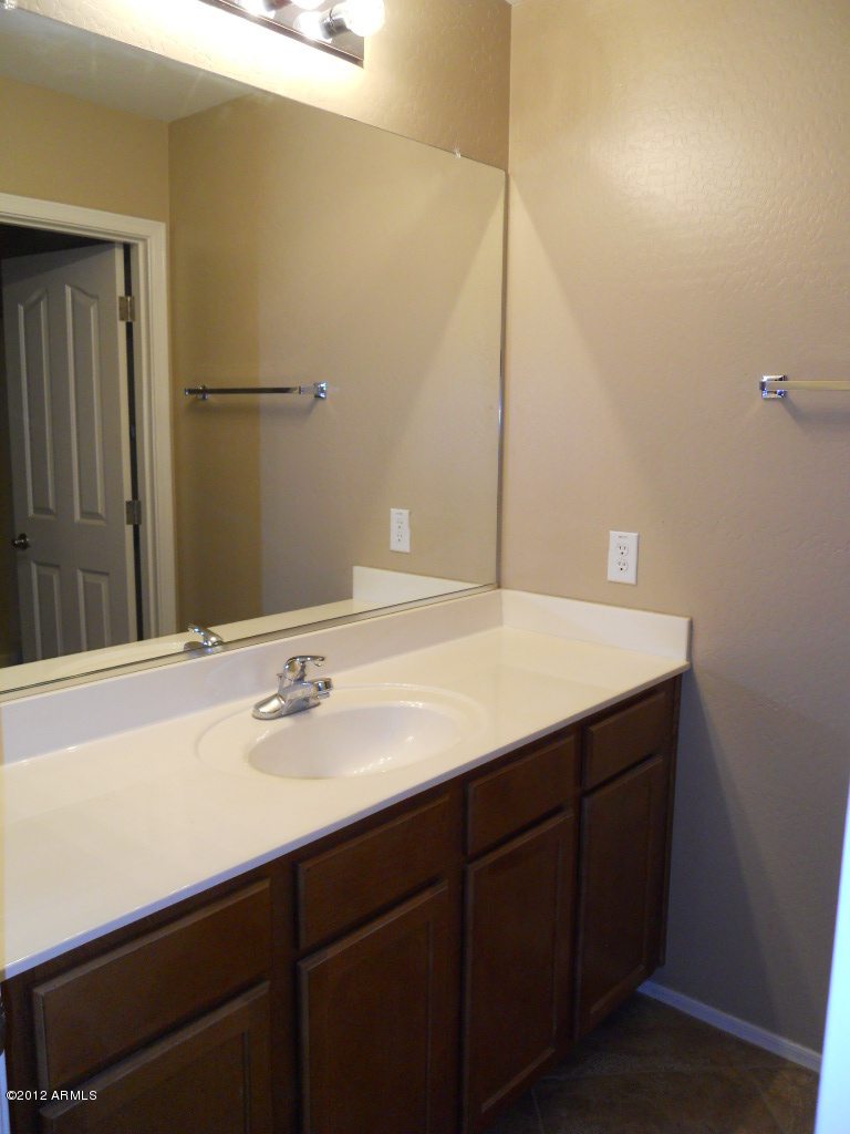 8835 West Payson Road Tolleson, AZ 85353 - Photo 13 of 19 Hall Bath