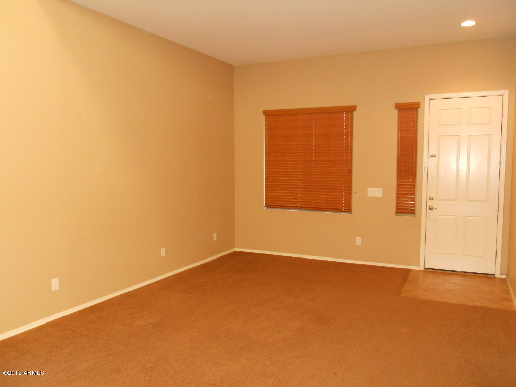 8835 West Payson Road Tolleson, AZ 85353 - Photo 3 of 19 Living Room