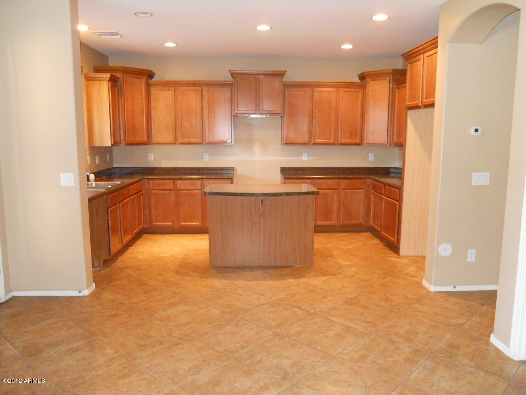 8835 West Payson Road Tolleson, AZ 85353 - Photo 4 of 19 Eat-in Kitchen