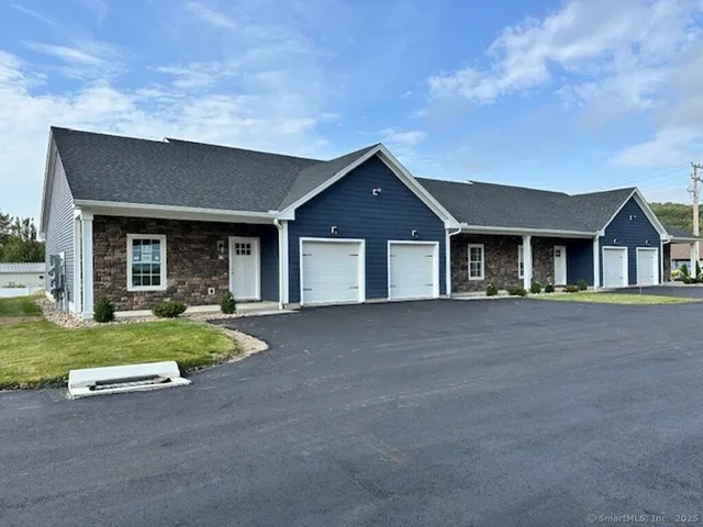 $389,000 | 210 Munson Road, Unit 3C, Wolcott, CT 06716