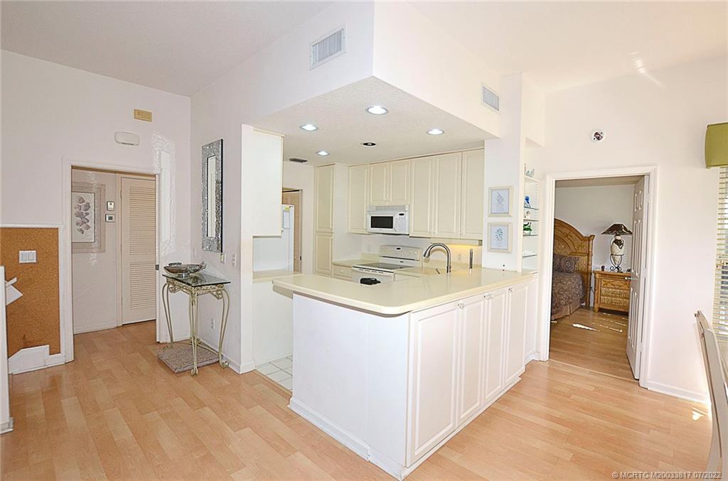 411 Northeast Plantation Road, Unit 522 Stuart, FL 34996 - Photo 11 of 34 Gallery Image 11