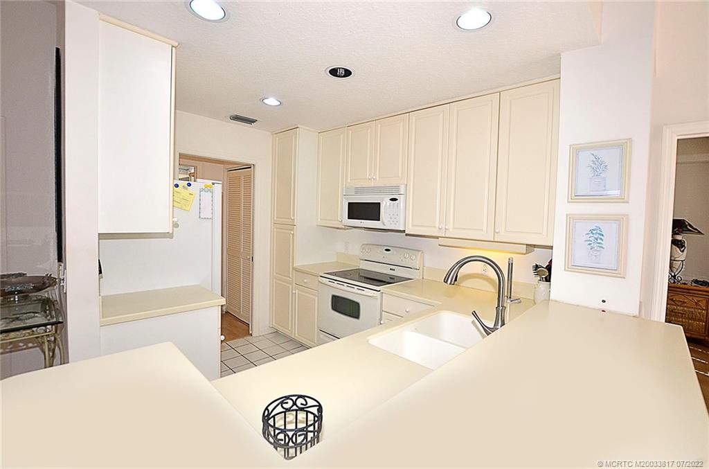 411 Northeast Plantation Road, Unit 522 Stuart, FL 34996 - Photo 12 of 34 Gallery Image 12