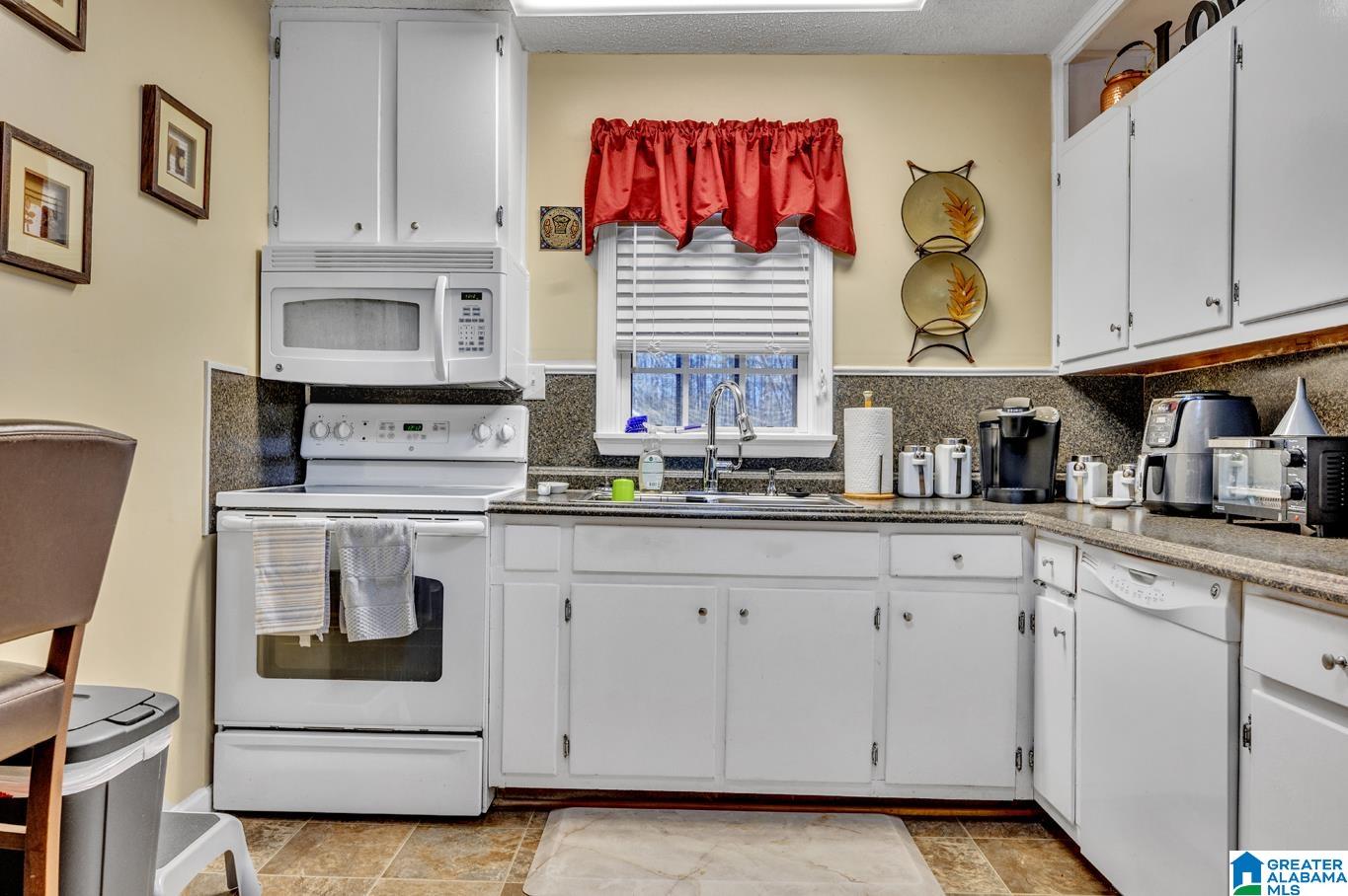 2555 Shady Grove Road Adamsville, AL 35005 - Photo 4 of 30