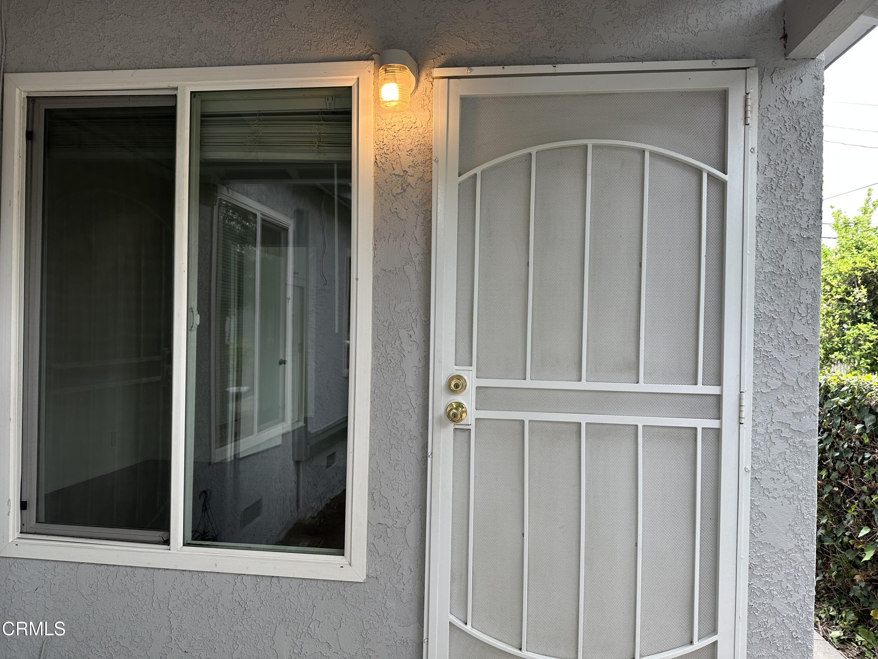 1148 Spazier Avenue, Unit B Glendale, CA 91201 - Photo 3 of 31 a view of front door