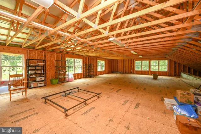 a view of a back yard