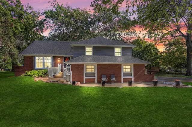 $339,900 | 227 North Woodson Drive, Raymore, MO 64083