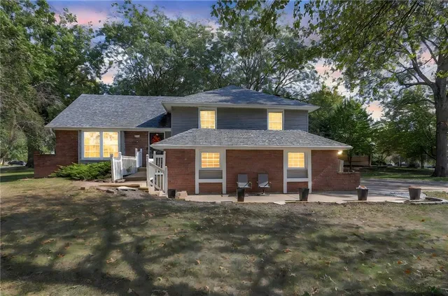 $339,900 | 227 North Woodson Drive, Raymore, MO 64083