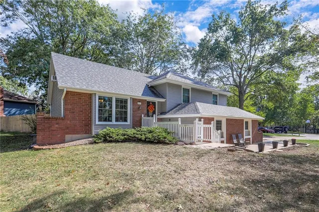 $339,900 | 227 North Woodson Drive, Raymore, MO 64083