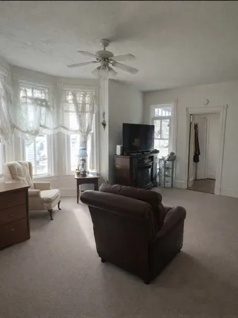 $310,000 | 462 Ashland Avenue, Elgin, IL 60123
