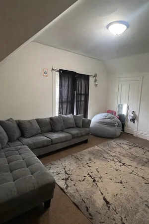 $310,000 | 462 Ashland Avenue, Elgin, IL 60123