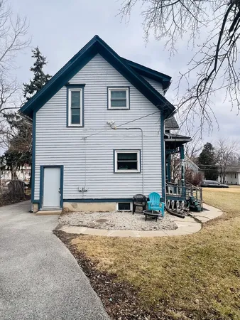 $310,000 | 462 Ashland Avenue, Elgin, IL 60123