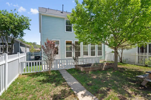 $330,000 | 423 Wetzel, Kyle, TX 78640