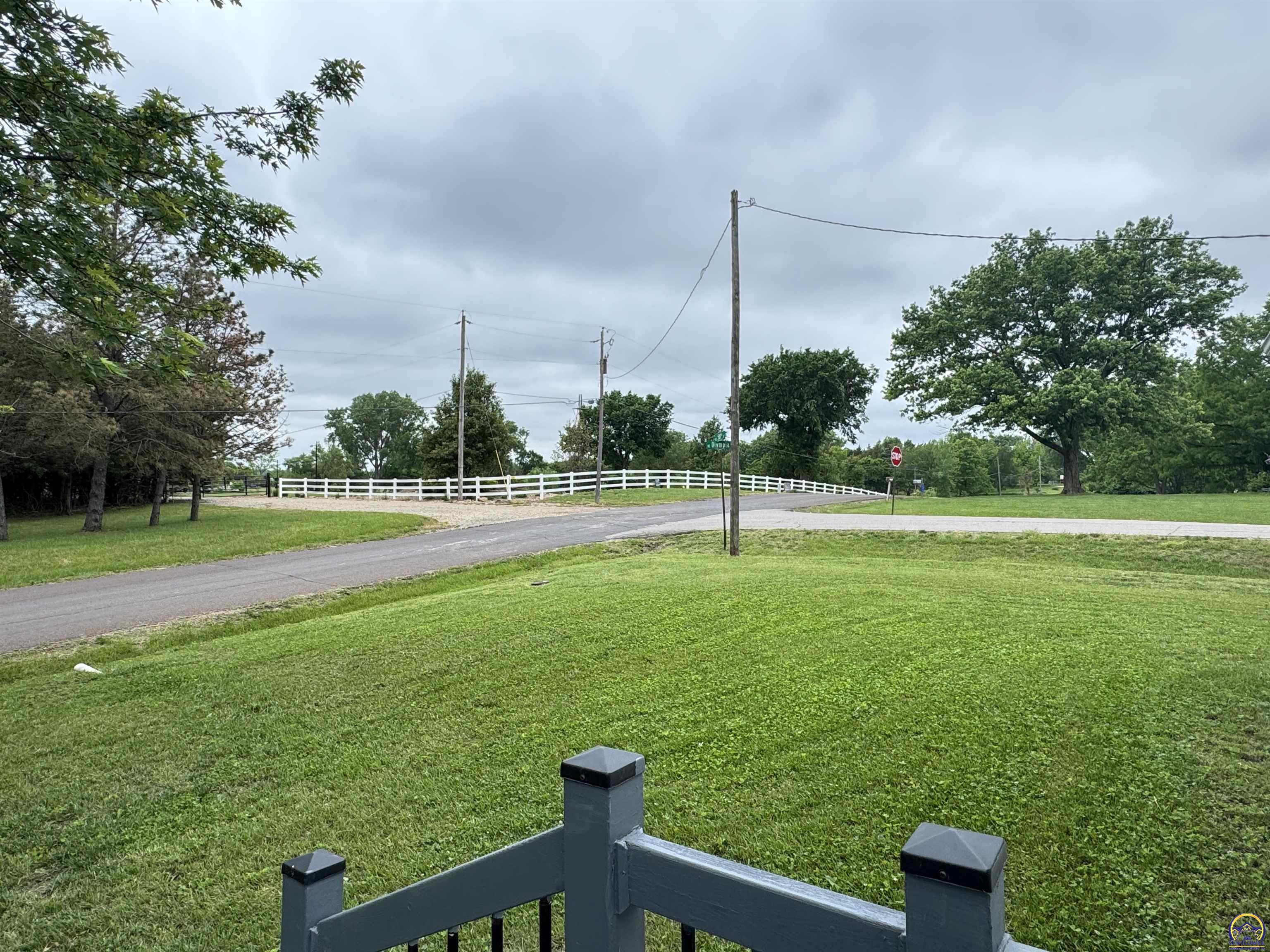 320 Northeast 58th Street Topeka, KS 66617 - Photo 8 of 49