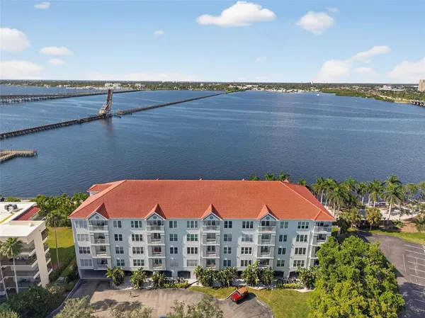 $2,800 | 210 3rd Street West, Unit 8305, Bradenton, FL 34205