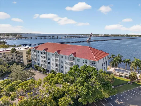 $2,800 | 210 3rd Street West, Unit 8305, Bradenton, FL 34205