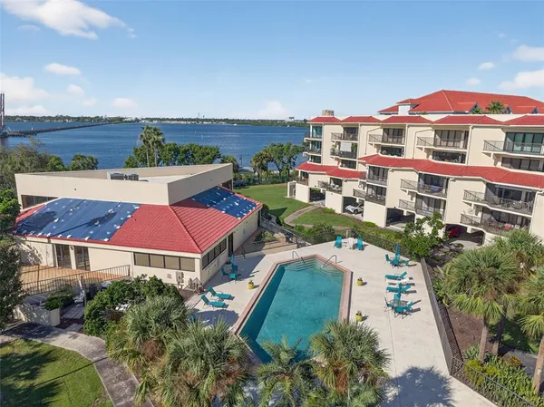 $2,800 | 210 3rd Street West, Unit 8305, Bradenton, FL 34205