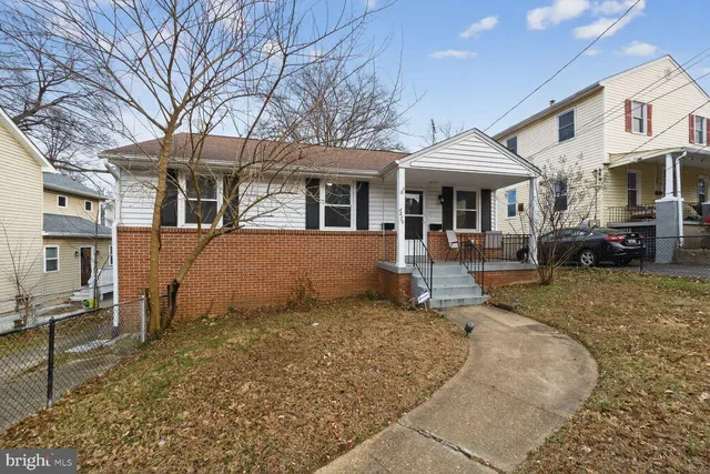 $2,800 | 4409 30th Street, Mount Rainier, MD 20712