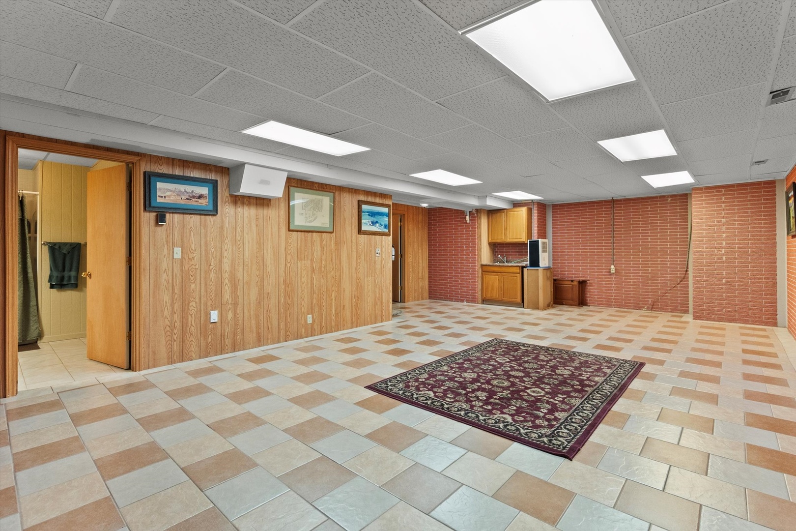 15344 Norrish Road Morrison, IL 61270 - Photo 31 of 50 a large bedroom with a bed and a dresser