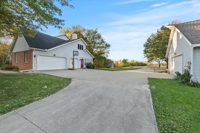 $582,500 | 15344 Norrish Road, Morrison, IL 61270