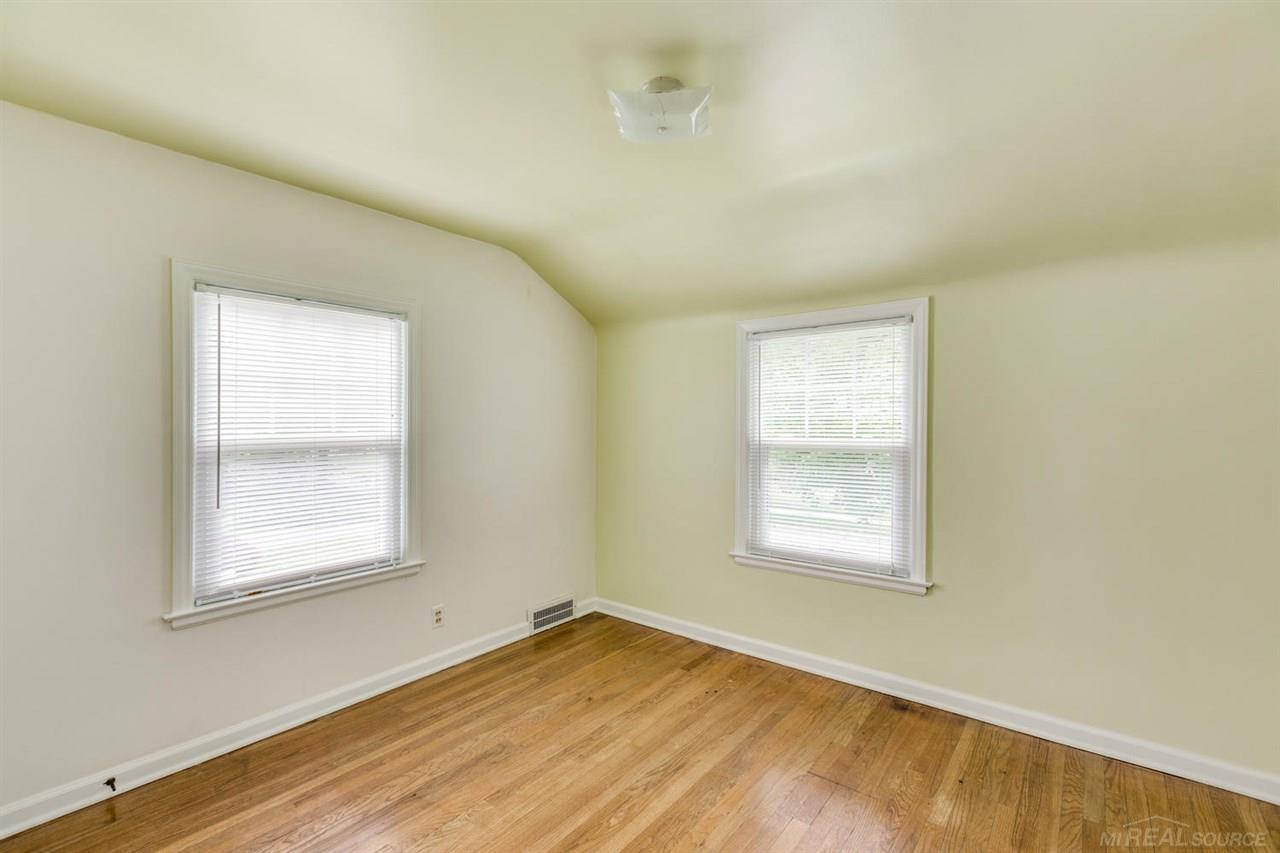 993 Hawthorne Road Grosse Pointe, MI 48236 - Photo 8 of 29 31323353-7.JPG