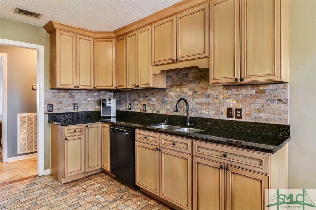 214 Oxford Circle Rincon, GA 31326 - Photo 11 of 28 Gallery Image 11