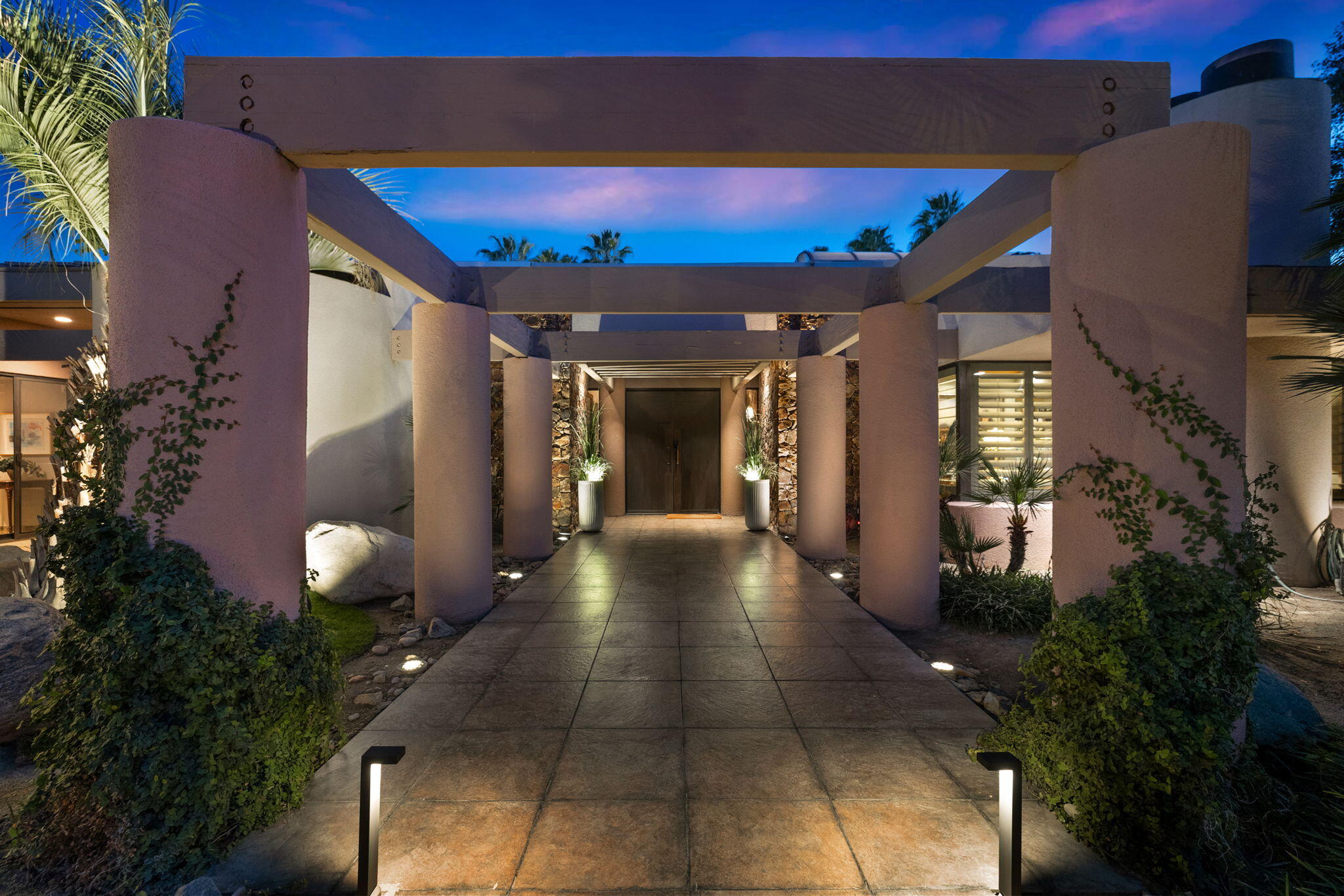 7 Big Sioux Road Rancho Mirage, CA 92270 - Photo 4 of 64 a view of a entryway of a house