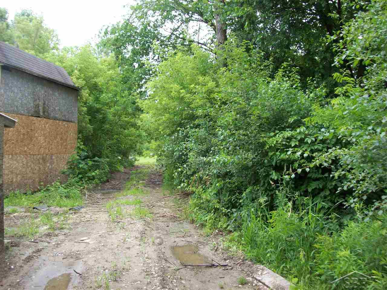 5285 Sherman Road Saginaw, MI 48604 - Photo 25 of 27 31320671-24.JPG