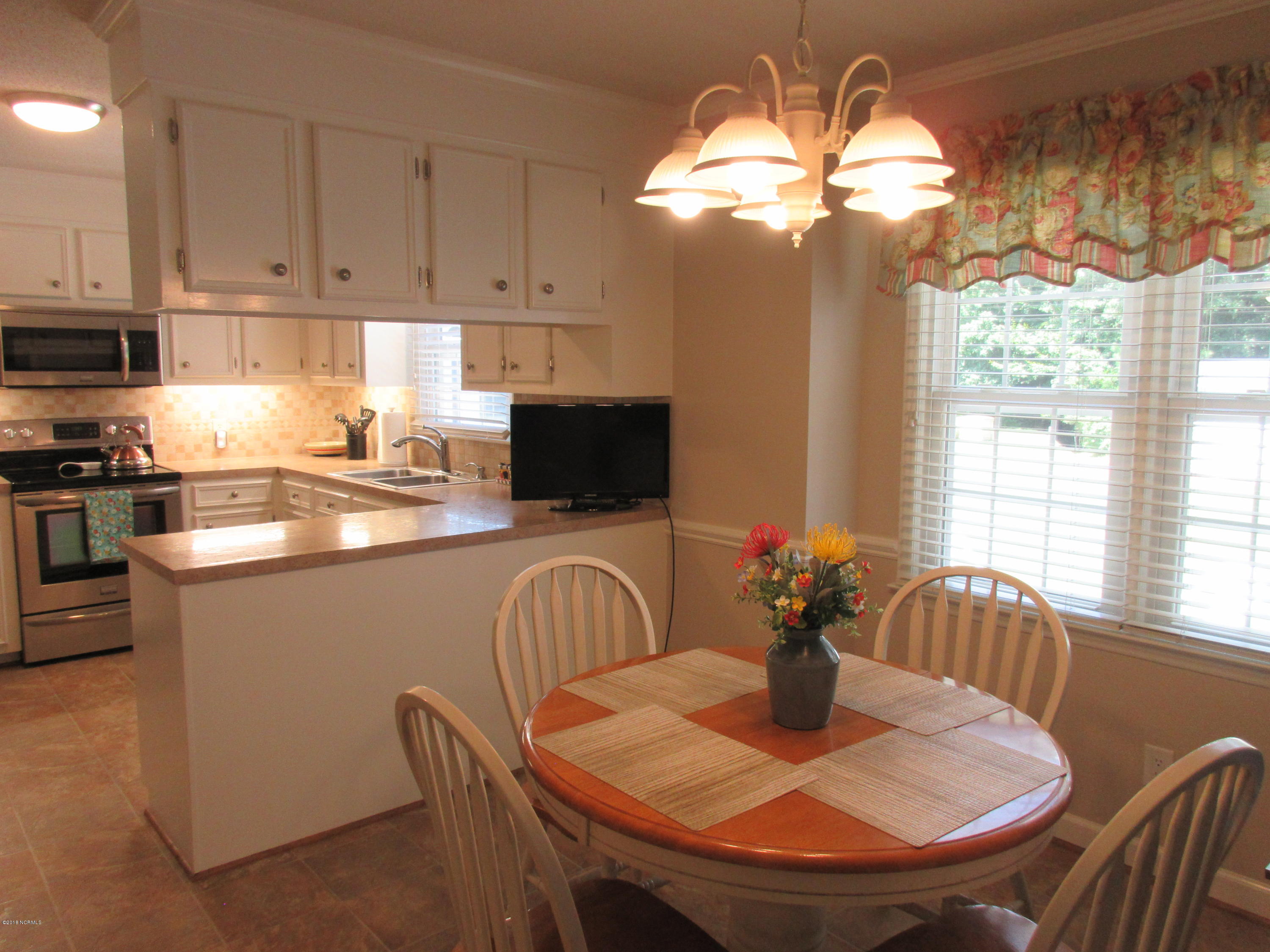 400 Northwood Road Washington, NC 27889 - Photo 15 of 42 Breakfast