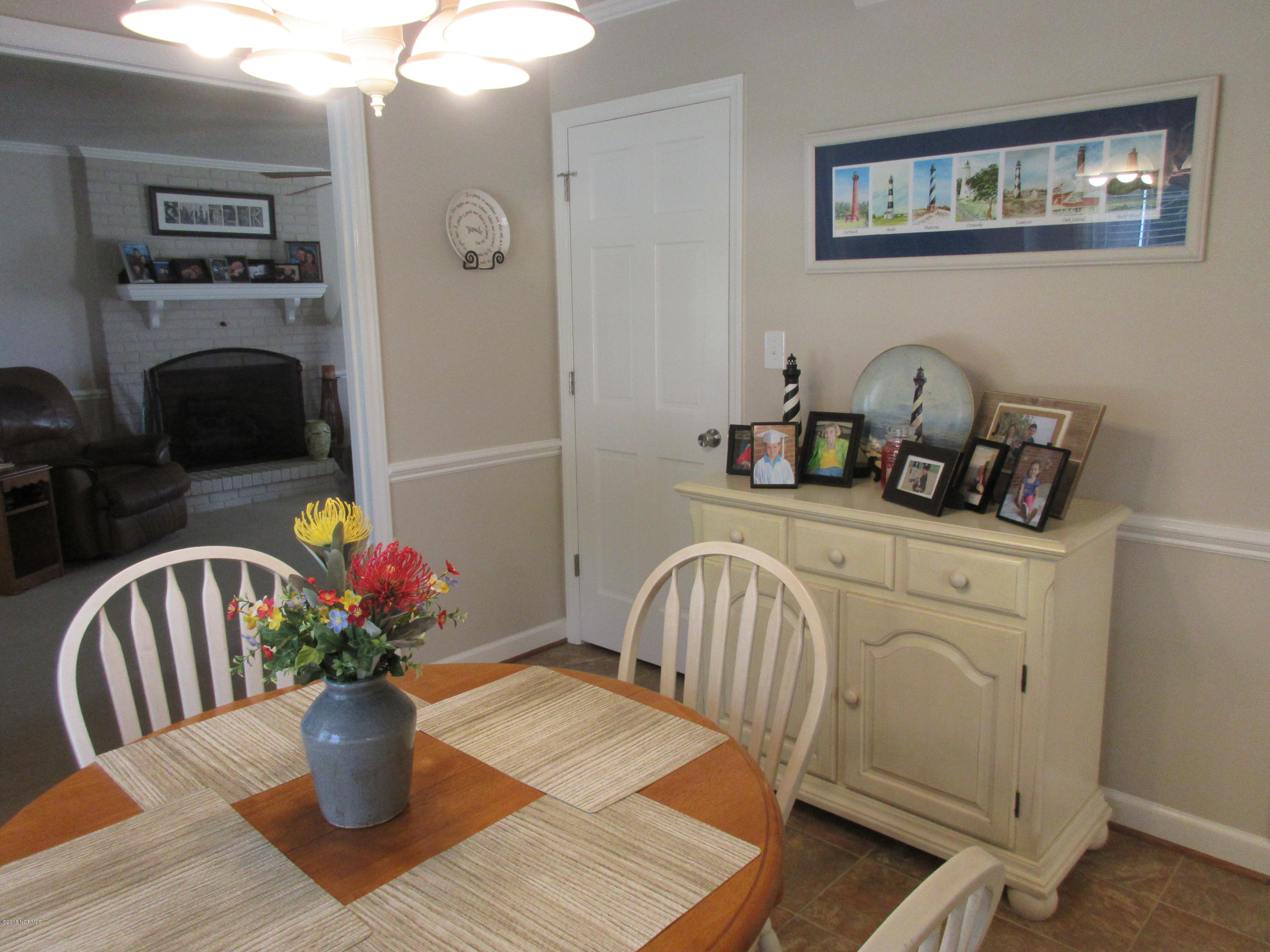 400 Northwood Road Washington, NC 27889 - Photo 16 of 42 Breakfast