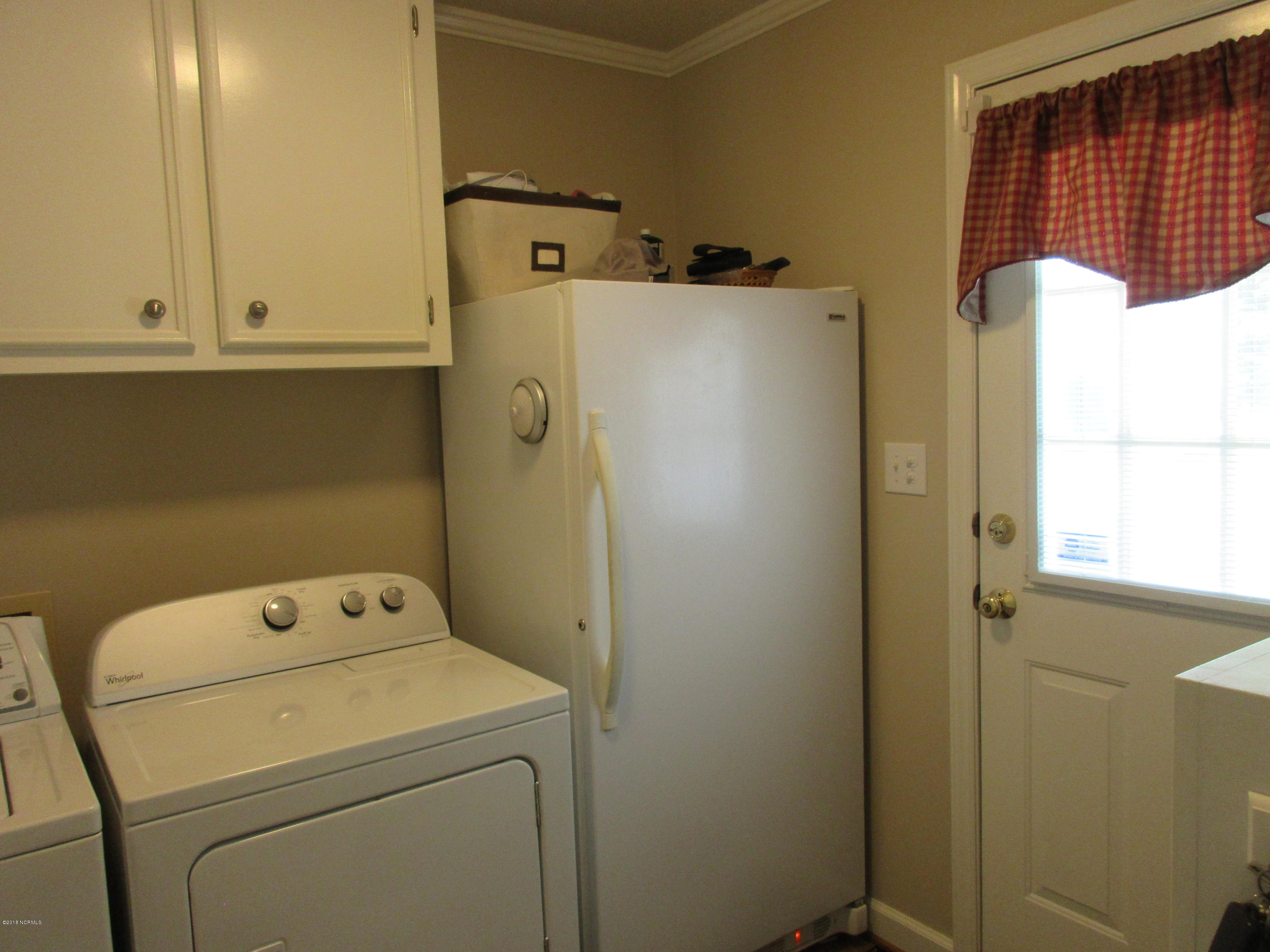 400 Northwood Road Washington, NC 27889 - Photo 17 of 42 Laundry