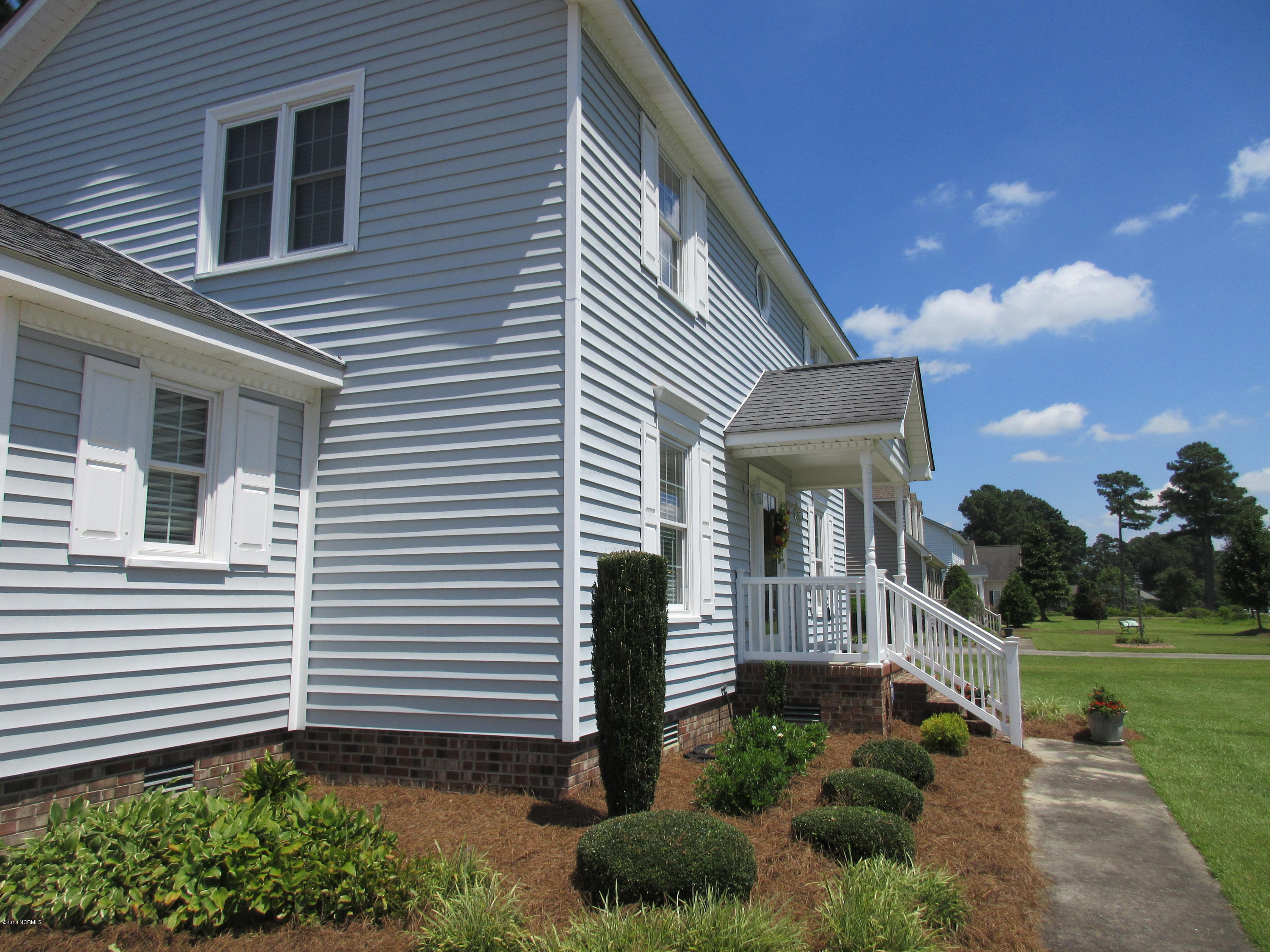 400 Northwood Road Washington, NC 27889 - Photo 2 of 42 Walkway