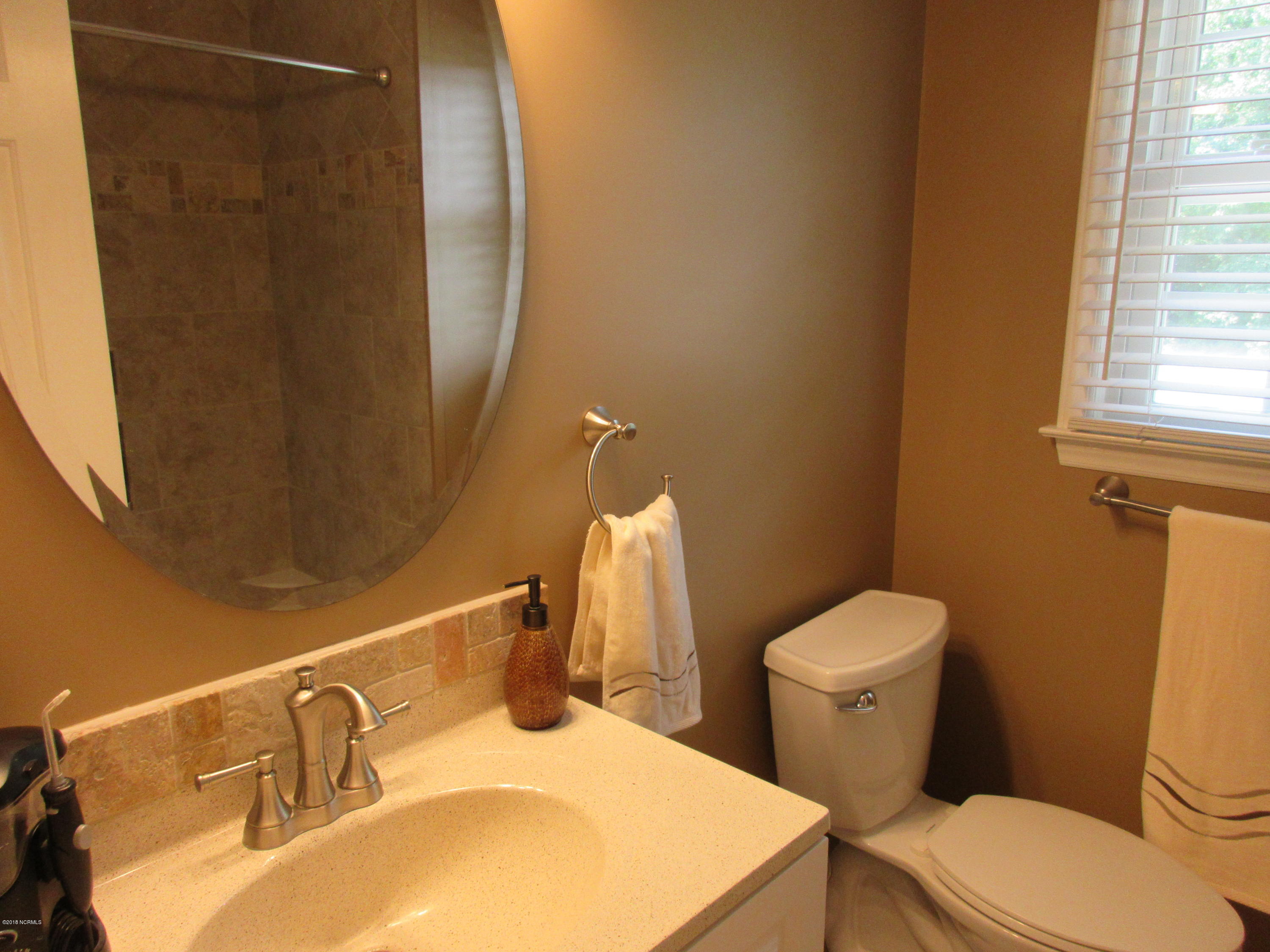 400 Northwood Road Washington, NC 27889 - Photo 29 of 42 Guest Bath