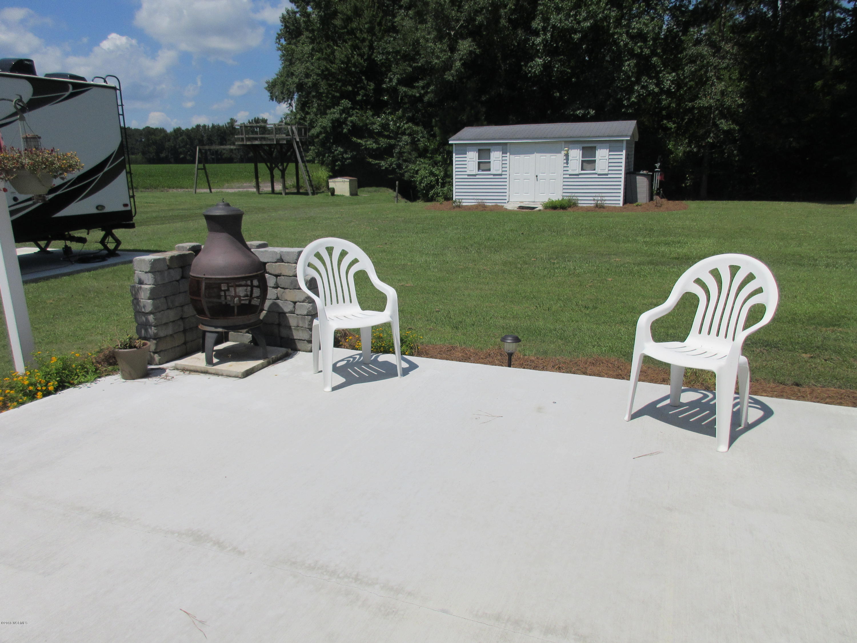 400 Northwood Road Washington, NC 27889 - Photo 38 of 42 Back Patio