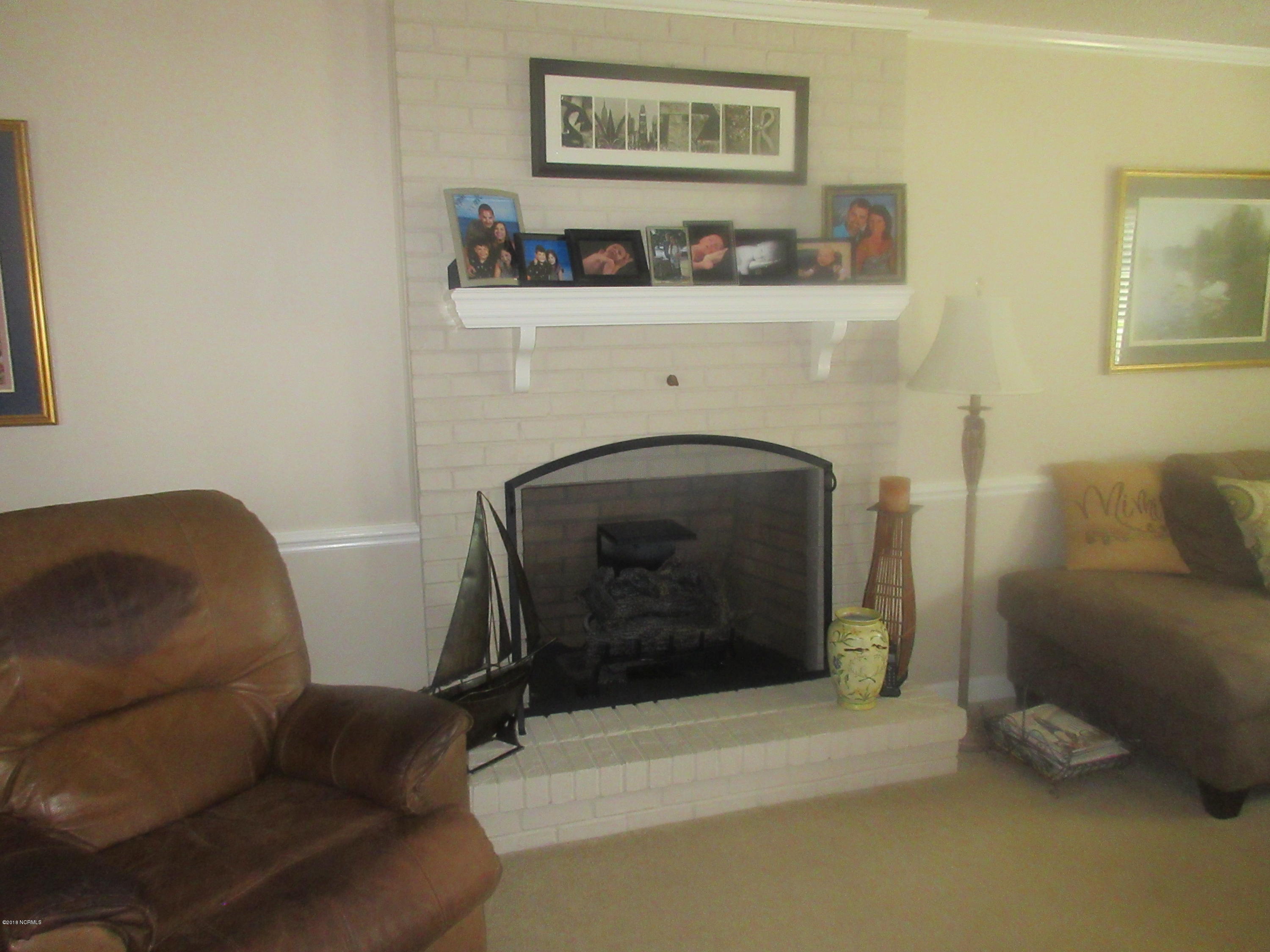 400 Northwood Road Washington, NC 27889 - Photo 9 of 42 Living Room