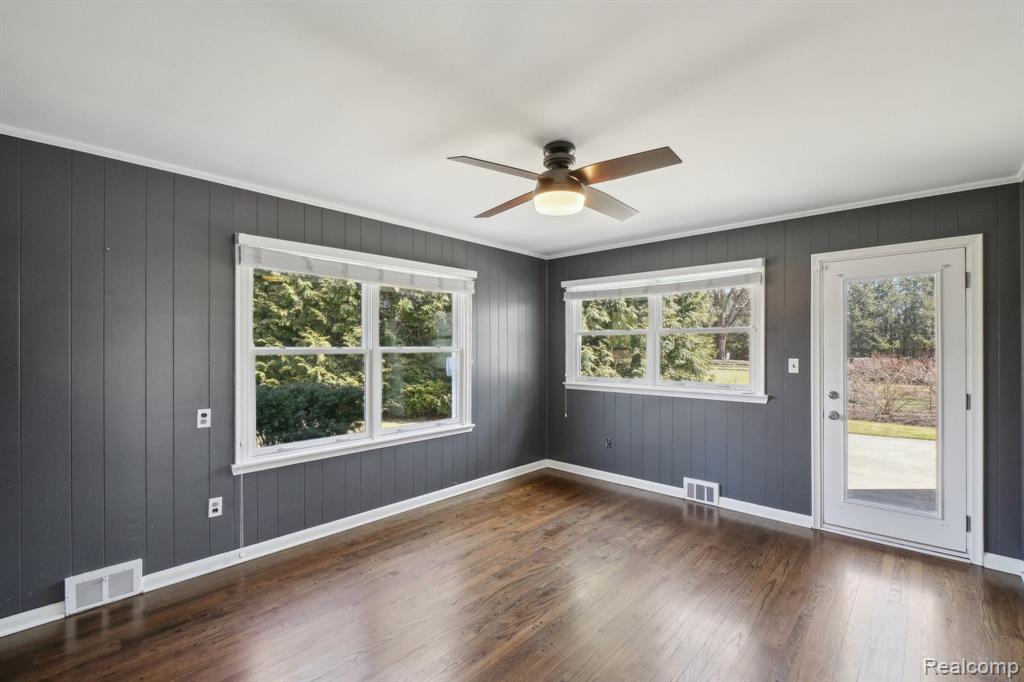 18122 Riverside Drive Beverly Hills, MI 48025 - Photo 14 of 41