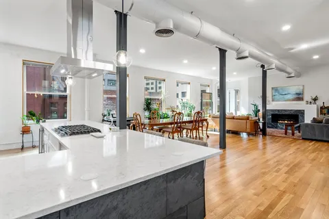 $1,595,000 | 76 Batterymarch Street, Unit 5, Boston, MA 02110