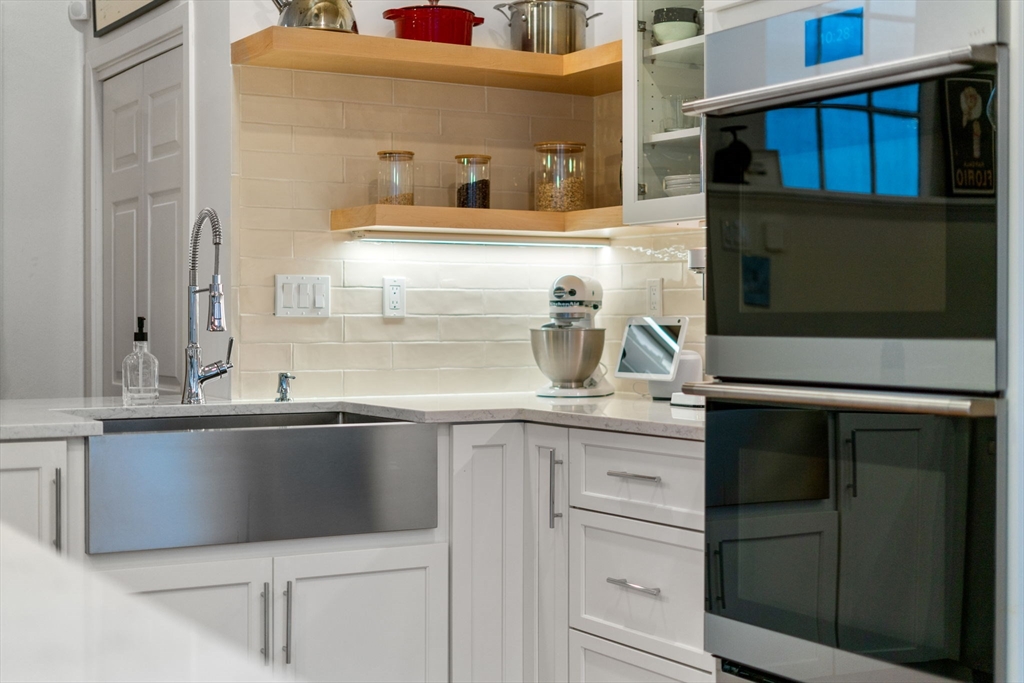 76 Batterymarch Street, Unit 5 Boston, MA 02110 - Photo 19 of 38