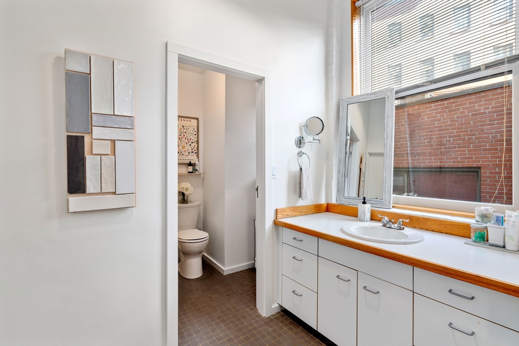 76 Batterymarch Street, Unit 5 Boston, MA 02110 - Photo 35 of 38