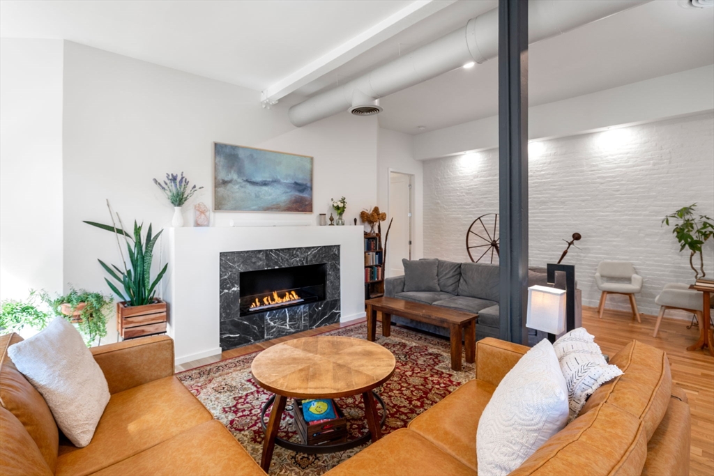 76 Batterymarch Street, Unit 5 Boston, MA 02110 - Photo 9 of 38