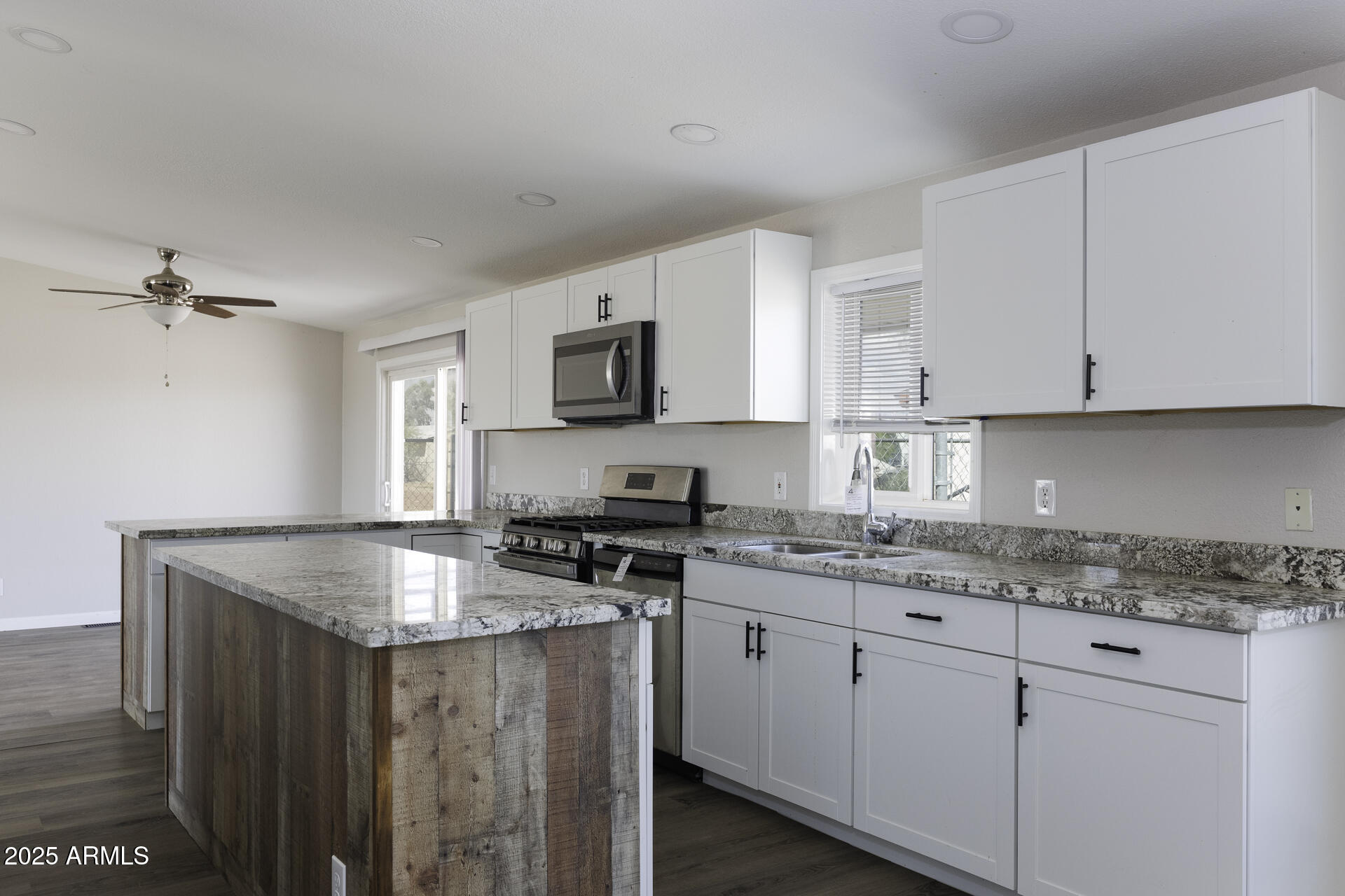 11427 Stagecoach Road Arizona City, AZ 85123 - Photo 8 of 42 Kitchen 4
