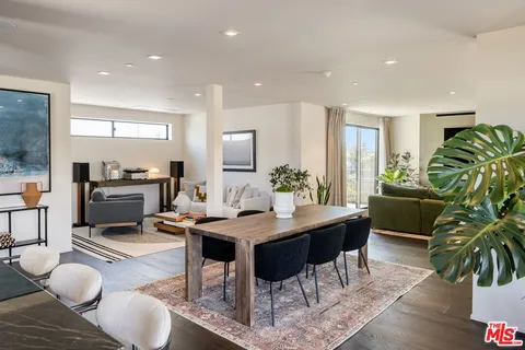 $2,899,999 | 1208 Palms Boulevard, Venice, CA 90291
