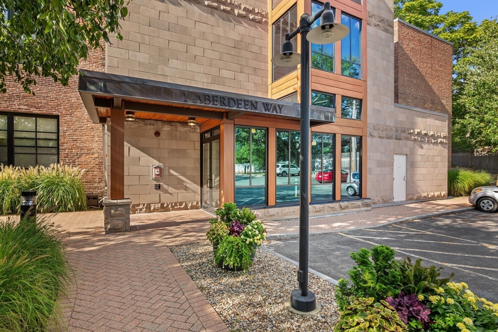 1 Aberdeen Way, Unit 113 Cambridge, MA 02138 - Photo 2 of 30