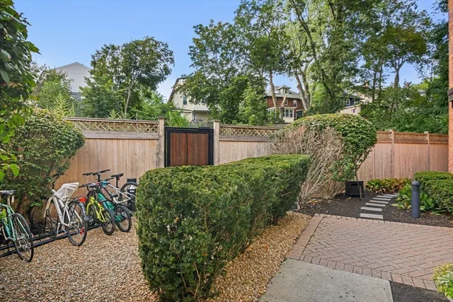 $829,000 | 1 Aberdeen Way, Unit 113, Cambridge, MA 02138